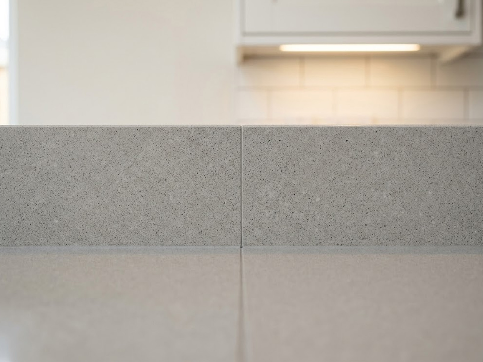 Quartz-Worktop-Seam-Precision