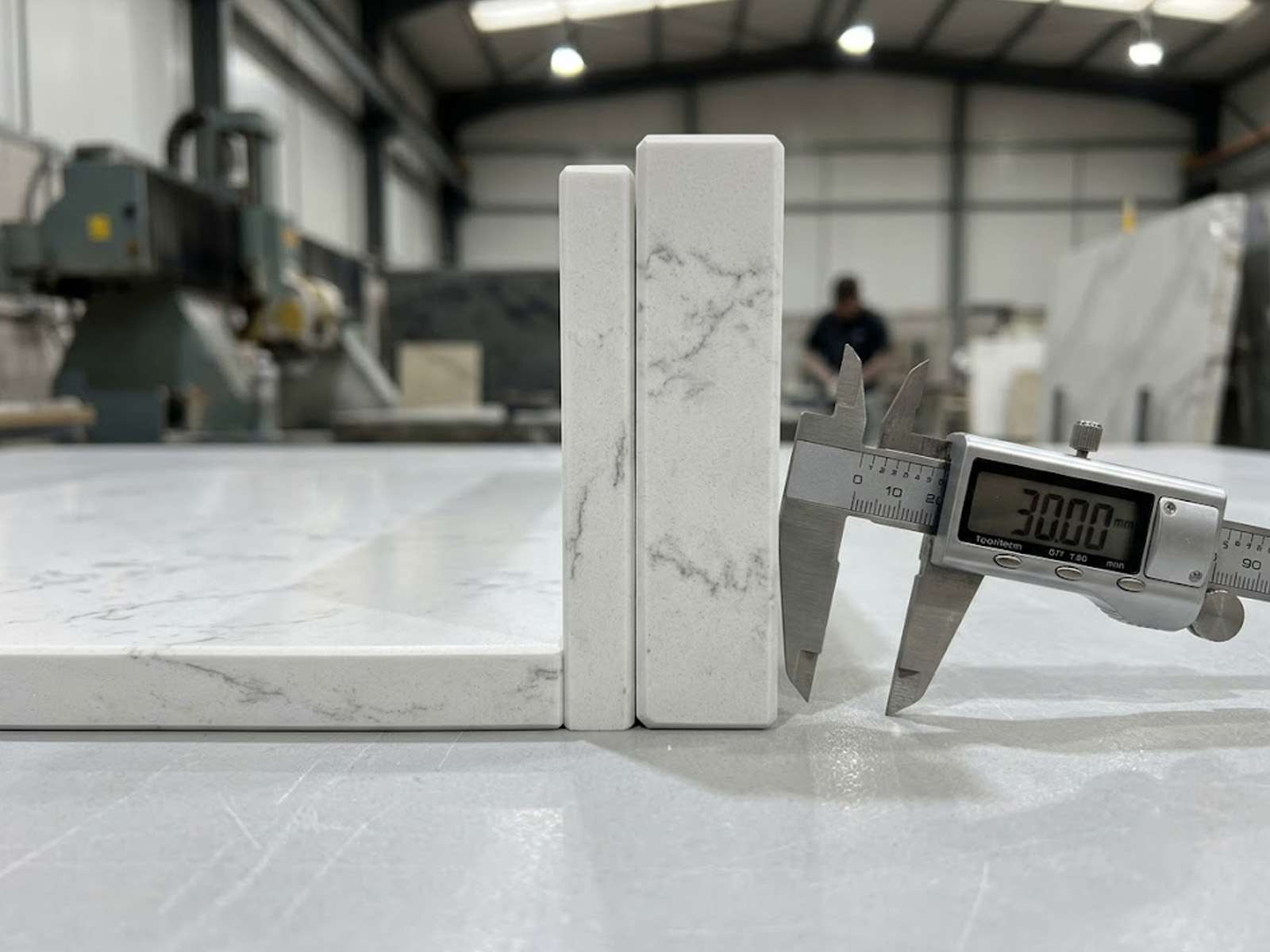 quartz-slab-edge-profile-macro-comparison
